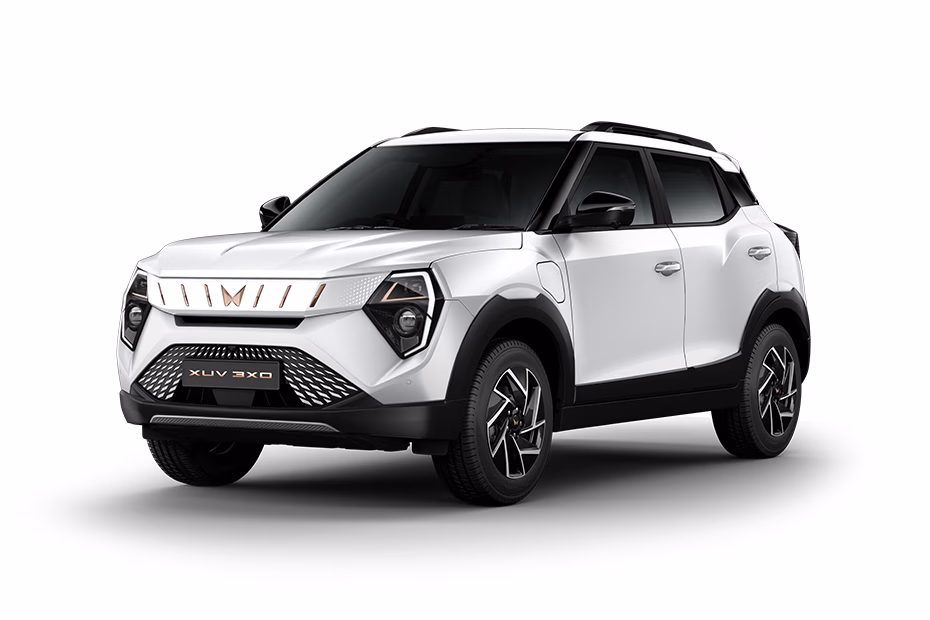 Mahindra XUV 3XO EV in Everest White
